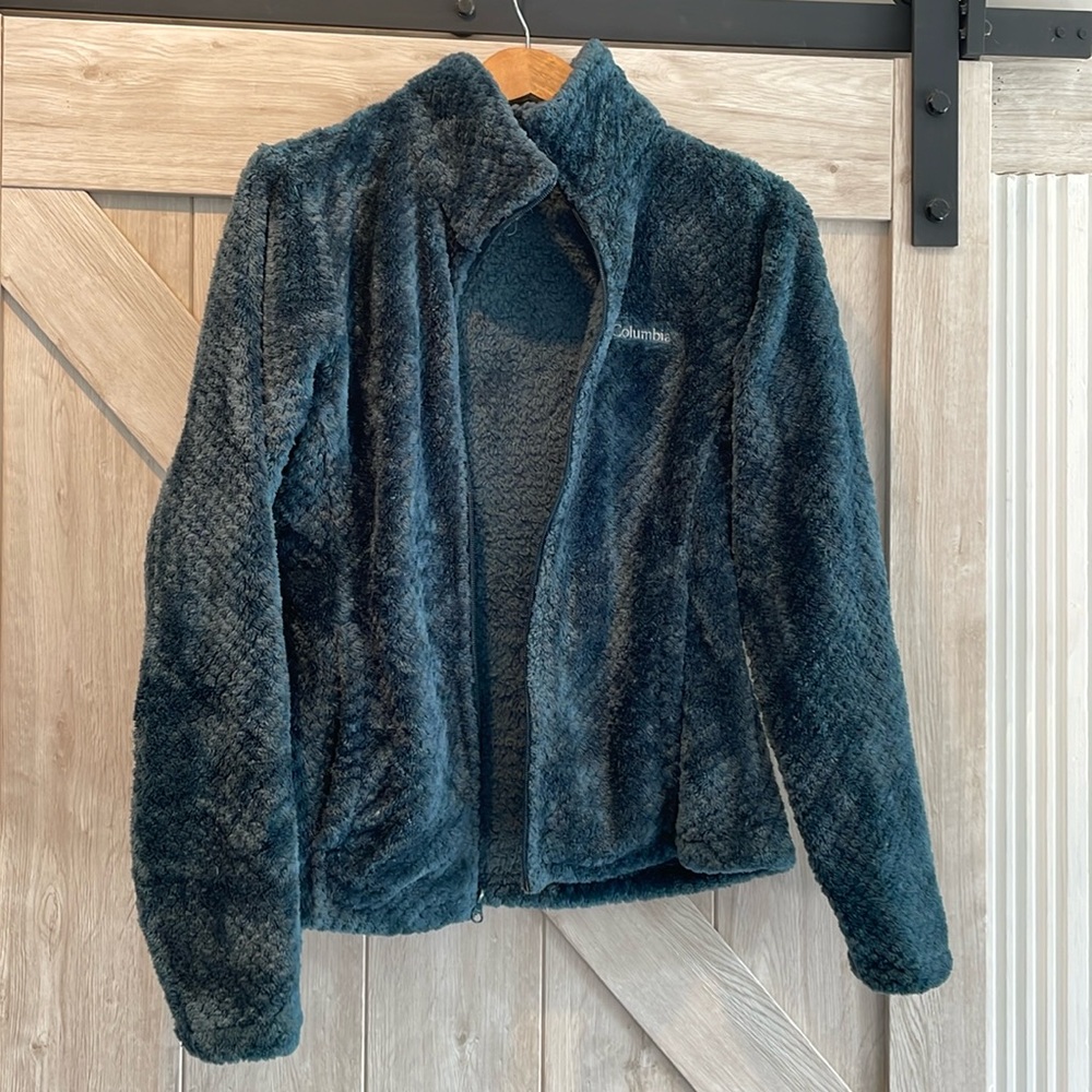 Women’s Columbia fleece.